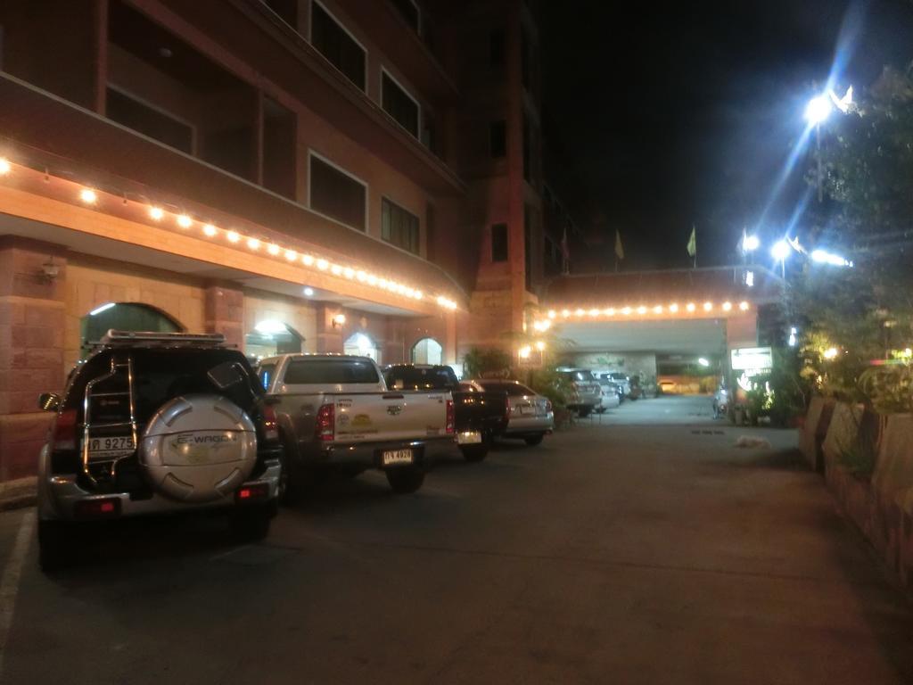 Ayutthaya Thenee Hotel エクステリア 写真